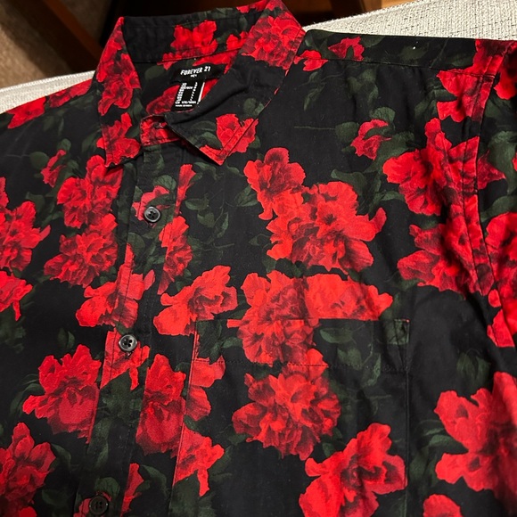 Forever 21 Men’s Floral Short Sleeve Button Down Shirt - Picture 4 of 4